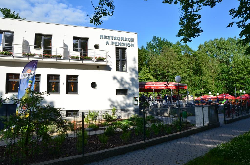 Restaurace A Penzion Zdena Bouda ฮราเดตสคราโลเว ภายนอก รูปภาพ